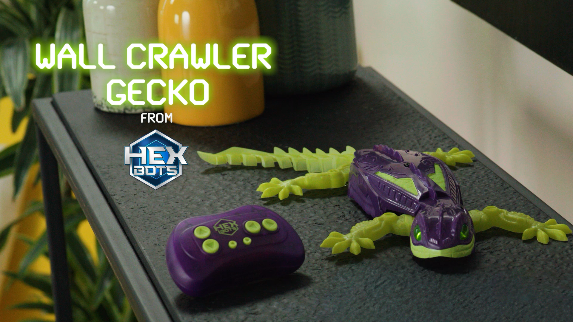 Amazon.com: HEX Bots Glow-in-the-Dark Gecko with Official Wall